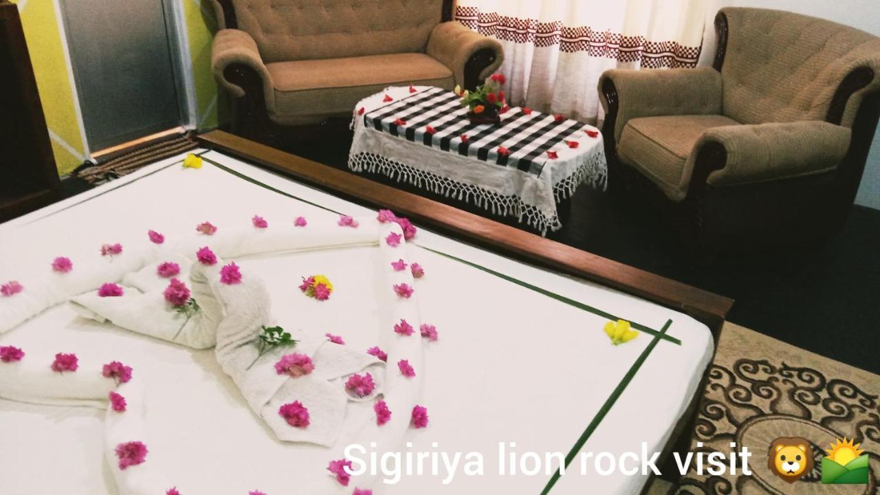 Oleena Home Stay Habarana Bagian luar foto